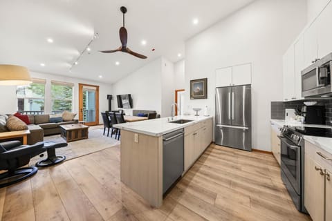 Palisades Tahoe Lodge Rentals Premium Two Bedroom #805 Apartment in Palisades Tahoe (Olympic Valley)