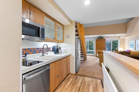 Palisades Tahoe Lodge Rentals Studio Loft #334 Apartment in Palisades Tahoe (Olympic Valley)