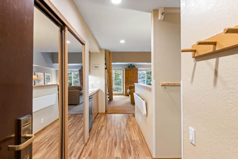 Palisades Tahoe Lodge Rentals Studio Loft #334 Apartment in Palisades Tahoe (Olympic Valley)