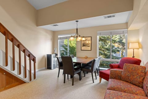 Palisades Tahoe Lodge Rentals Premium Studio Loft #313 Apartment in Palisades Tahoe (Olympic Valley)