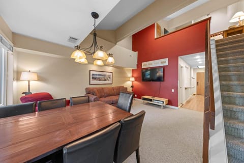 Palisades Tahoe Lodge Rentals Premium Studio Loft #313 Apartment in Palisades Tahoe (Olympic Valley)