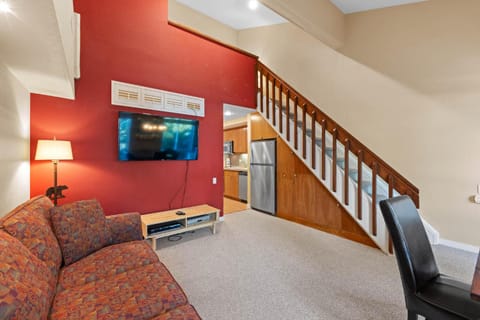 Palisades Tahoe Lodge Rentals Premium Studio Loft #313 Apartment in Palisades Tahoe (Olympic Valley)