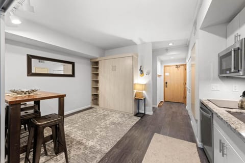 Palisades Tahoe Lodge Rentals Premium Studio #227 Apartment in Palisades Tahoe (Olympic Valley)