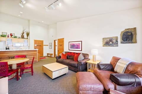 Palisades Tahoe Lodge Rentals Two Bedroom #814 Apartment in Palisades Tahoe (Olympic Valley)