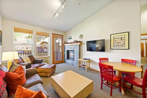 Palisades Tahoe Lodge Rentals Two Bedroom #814 Apartment in Palisades Tahoe (Olympic Valley)