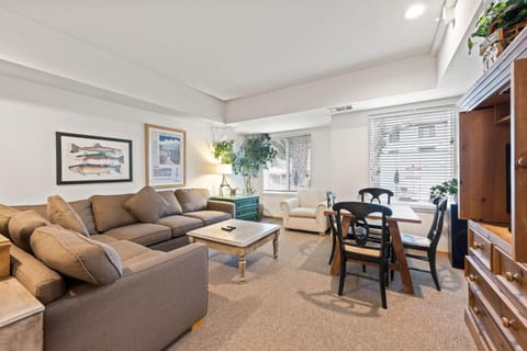 Palisades Tahoe Lodge Rentals Studio #111 Apartment in Palisades Tahoe (Olympic Valley)