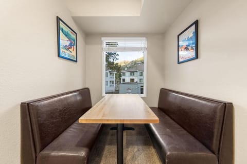 Palisades Tahoe Lodge Rentals Studio #211 Apartment in Palisades Tahoe (Olympic Valley)