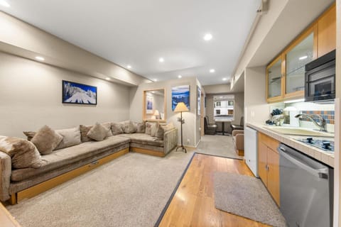 Palisades Tahoe Lodge Rentals Studio #211 Apartment in Palisades Tahoe (Olympic Valley)