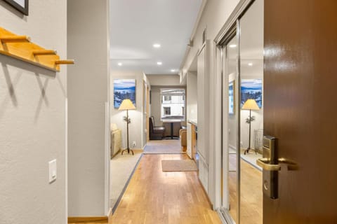 Palisades Tahoe Lodge Rentals Studio #211 Apartment in Palisades Tahoe (Olympic Valley)