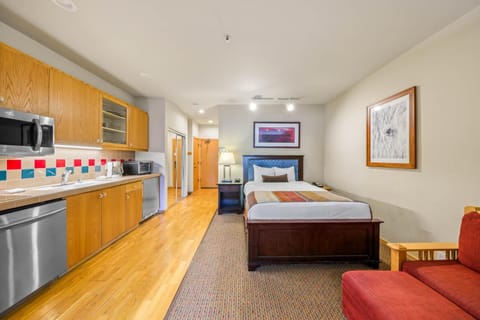 Palisades Tahoe Lodge Rentals Studio #246 Apartment in Palisades Tahoe (Olympic Valley)