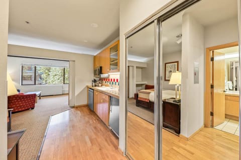 Palisades Tahoe Lodge Rentals Studio #246 Apartment in Palisades Tahoe (Olympic Valley)