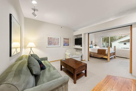 Palisades Tahoe Lodge Rentals Studio #256 Apartment in Palisades Tahoe (Olympic Valley)