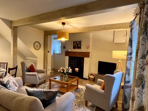 TV and multimedia, Living room, Seating area, flat iron
