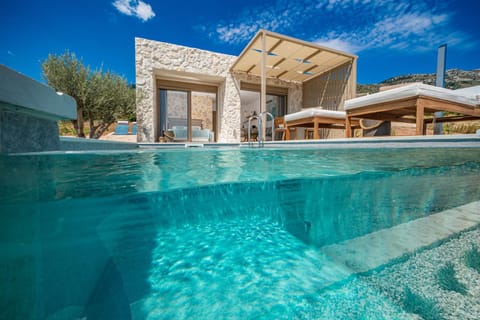 Property building, Day, Balcony/Terrace, Pool view, Swimming pool, sunbed