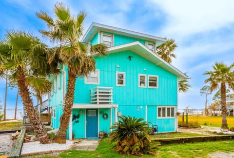 Waterfront Home With Private Beach & Hot Tub House in West Beach