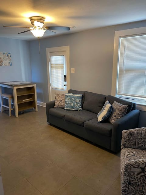 208 Cottage 4 Green 2nd unit Apartment in Ocean City