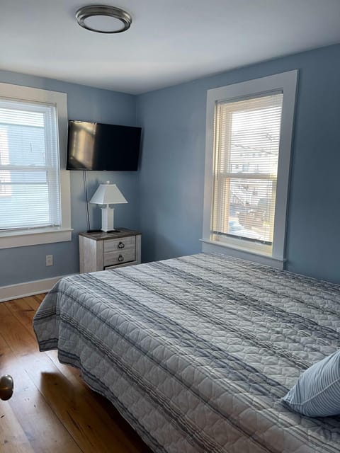 208 Cottage 4 Green 2nd unit Apartment in Ocean City