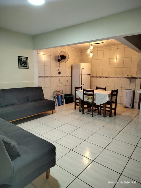 Living room, Seating area, Dining area, oven