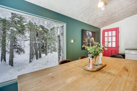 Solitude Mountain Cabin Creek-Side View and Hot Tub Cabin in Wasatch County