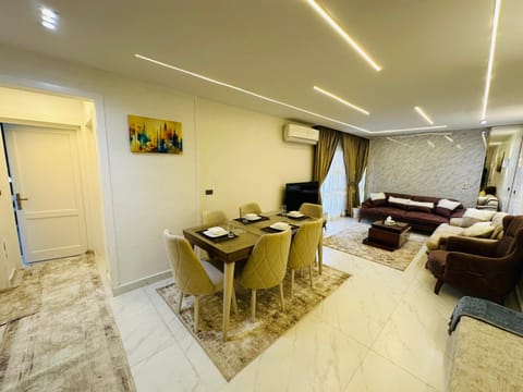 TV and multimedia, Living room, Seating area, Dining area