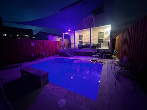 New 4 Bed luxury house w/Private Heated Pool House in New Orleans