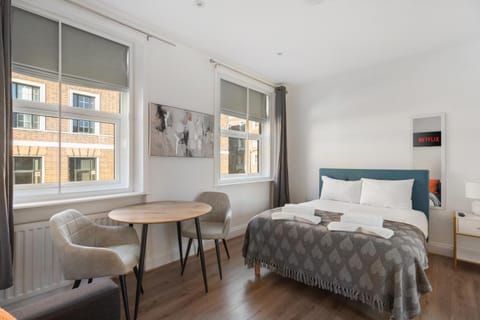 Photo of the whole room, Bedroom