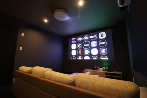 TV and multimedia, Living room, Seating area, air conditioner