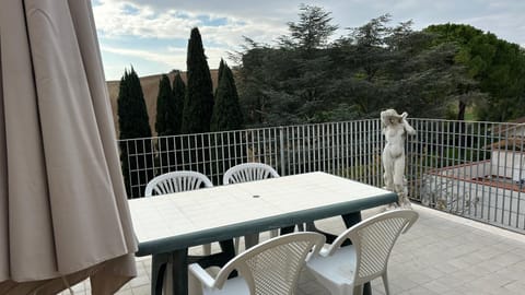 M213 - Marcelli, trilocale con ampio terrazzo panoramico Apartment in Marcelli