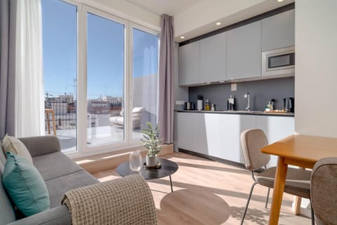 View (from property/room), Balcony/Terrace, Kitchen or kitchenette