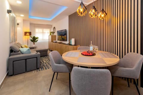 TV and multimedia, Living room, Seating area, Dining area