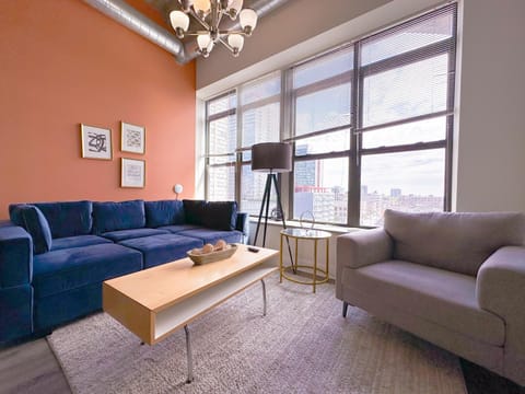 Modern 2BR Stay in South Loop with Optional Parking & Gym Access Near Museum Campus & Grant Park Apartment in South Loop