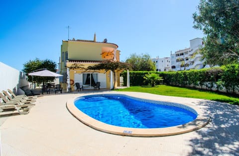 Property building, Garden, Garden view, Pool view, Swimming pool