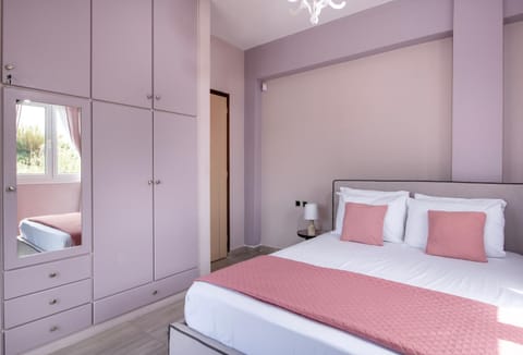 Bed, Photo of the whole room, Bedroom, wardrobe