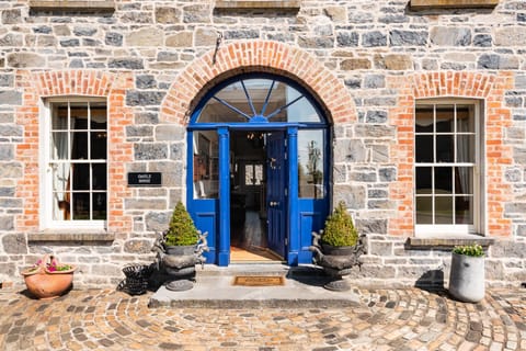 Property building, Facade/entrance