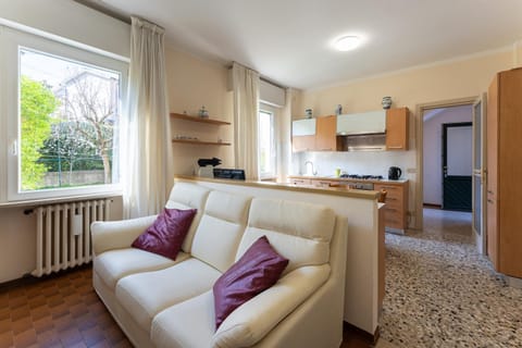 Kitchen or kitchenette, Living room, Dining area, pet friendly, stove