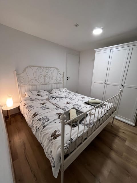 Bed, Bedroom, wardrobe