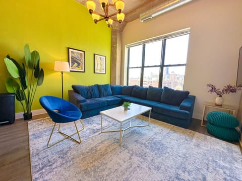 Luxury Cozy 2BR with Optional Parking and Gym Access Near McCormick Place, Lakefront and Soldier Field Apartment in South Loop