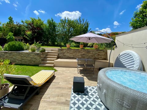 Patio, Garden, Hot Tub, Dining area, Garden view, Open Air Bath, sunbed