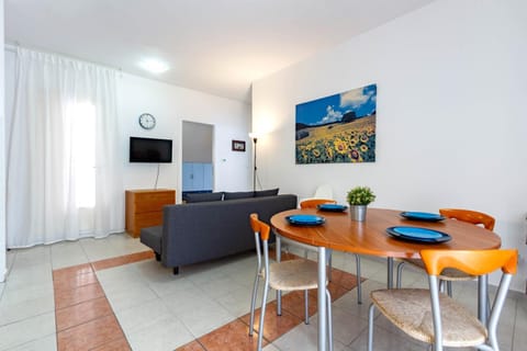 TV and multimedia, Living room, Seating area, Dining area, Evening entertainment