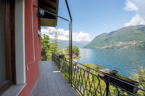 Balcony/Terrace, Lake view