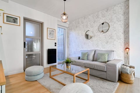 Two bedroom house with courtyard, quiet Bed and Breakfast in Lille