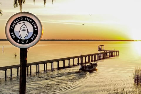 Day, Property logo or sign, Natural landscape, Logo/Certificate/Sign, Lake view, River view, Sunrise, Sunset