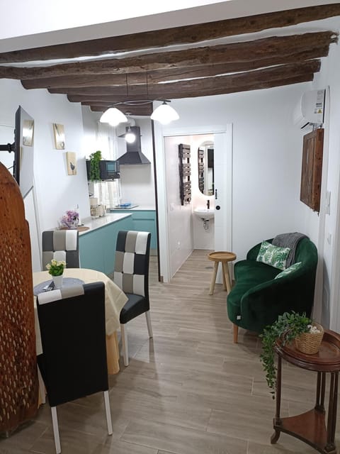 Kitchen or kitchenette, Living room, Photo of the whole room, Seating area, Dining area