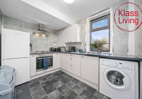 Coffee/tea facilities, Kitchen or kitchenette, Decorative detail, Guests, group of guests, Family