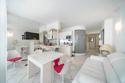 TV and multimedia, Kitchen or kitchenette, Living room, oven