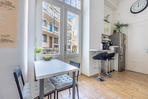 Coffee/tea facilities, Balcony/Terrace, minibar, kitchen