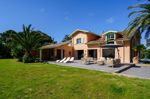 Property building, Patio, Garden, Balcony/Terrace, Beach, Garden view, Sports, sunbed