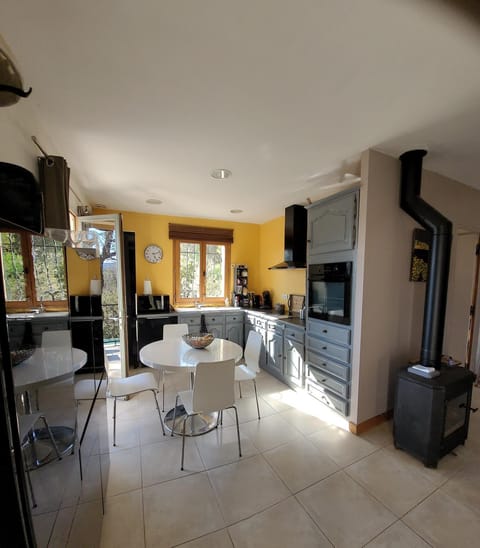 Villa 4P - Piscine privée sur terrain privé & clos 1400m2 - Au coeur de la Provence verte - Chien OK House in French Riviera