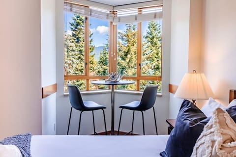 Dining area, Mountain view
