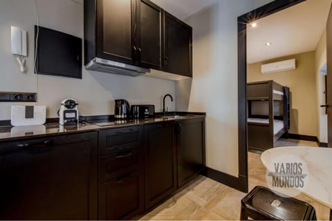 Coffee/tea facilities, Kitchen or kitchenette